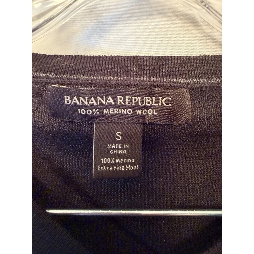 Banana Republic Men's Small 100% Extra Fine Merino Wool V-Neck Sweater Black